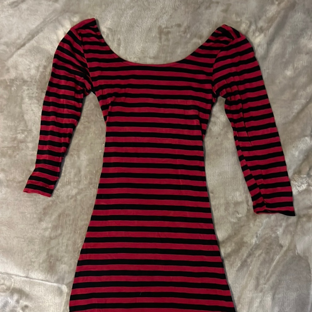 Tight Strip Dress with Cross Back